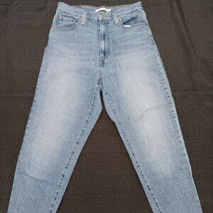 Levi Strauss High Waisted Mom Jeans Women's Size‎ 27 Light Wash Denim